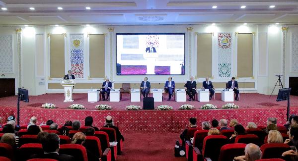 Важность традиционных ценностей народов Востока обсудили на Международном форуме в РТСУ