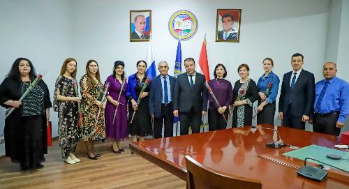 Ректорат поздравил женщин-коллег с 8 Марта – Днём матери