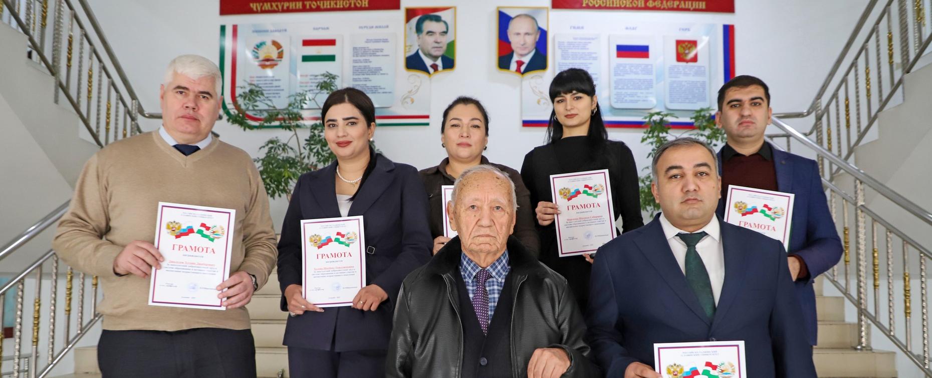 Ректор РТСУ вручил грамоты сотрудникам и преподавателям за вклад в развитие университета