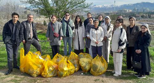 Студенты и преподаватели РТСУ приняли участие в общегородском субботнике