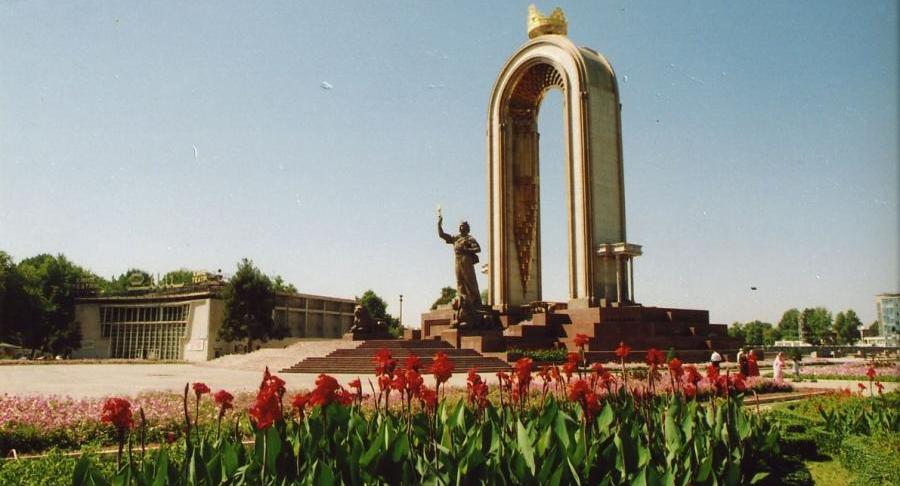 Таджикистан в 2004 году: институциональное укрепление и социально-экономическая модернизация