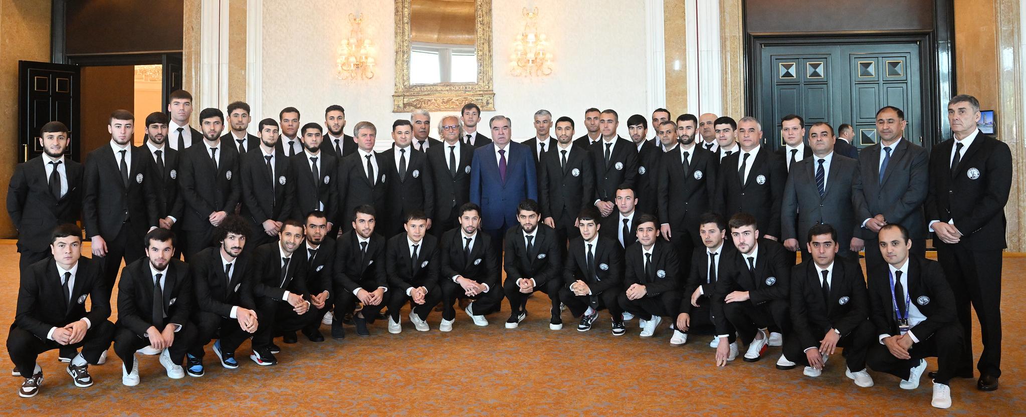 Поздравляем национальную сборную команду Таджикистана по футболу с выходом в четвертьфинал Кубка Азии