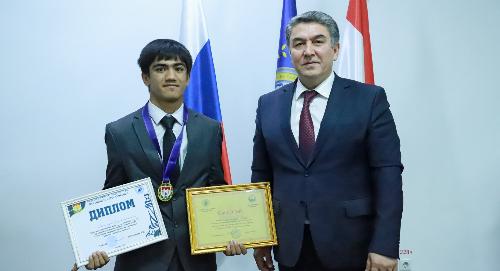 Ректор РТСУ поздравил студента с победой на Открытом турнире по кэмпо