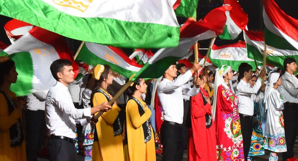 Ҷавонон ва сухан: фарҳанг ва забон