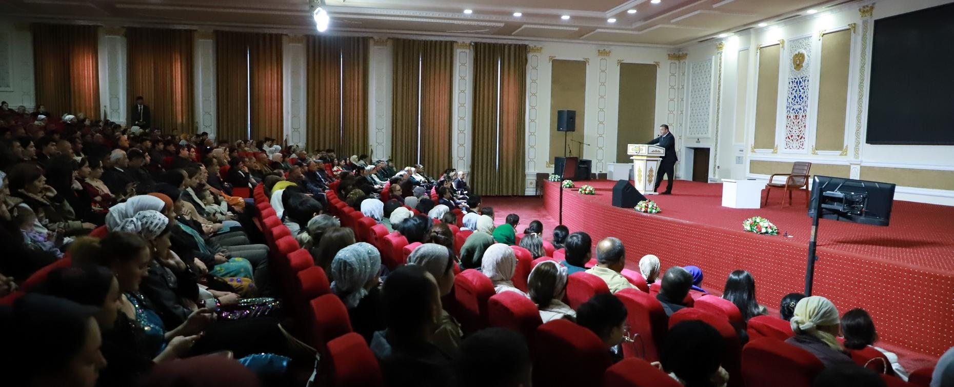 Ректор РТСУ провёл встречу с родителями студентов