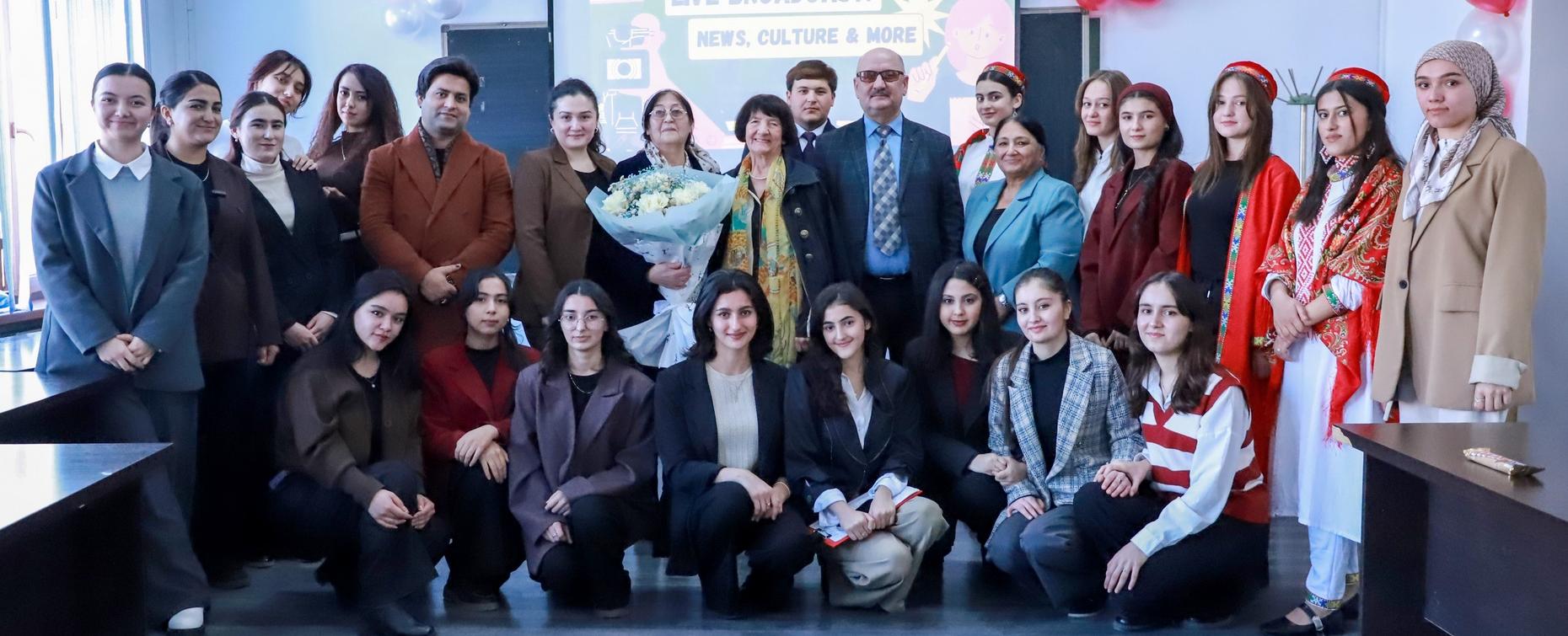 Студенты-журналисты РТСУ провели творческое мероприятие по английскому языку и медиакоммуникациям