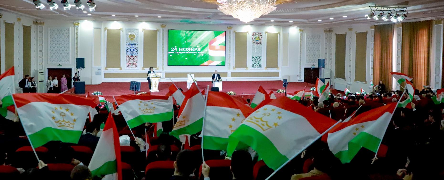 Поздравление ректора РТСУ с Днём Государственного флага