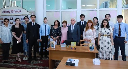 Встреча студентов-филологов с писателем и учёным Сайдали Мухиддиновым 