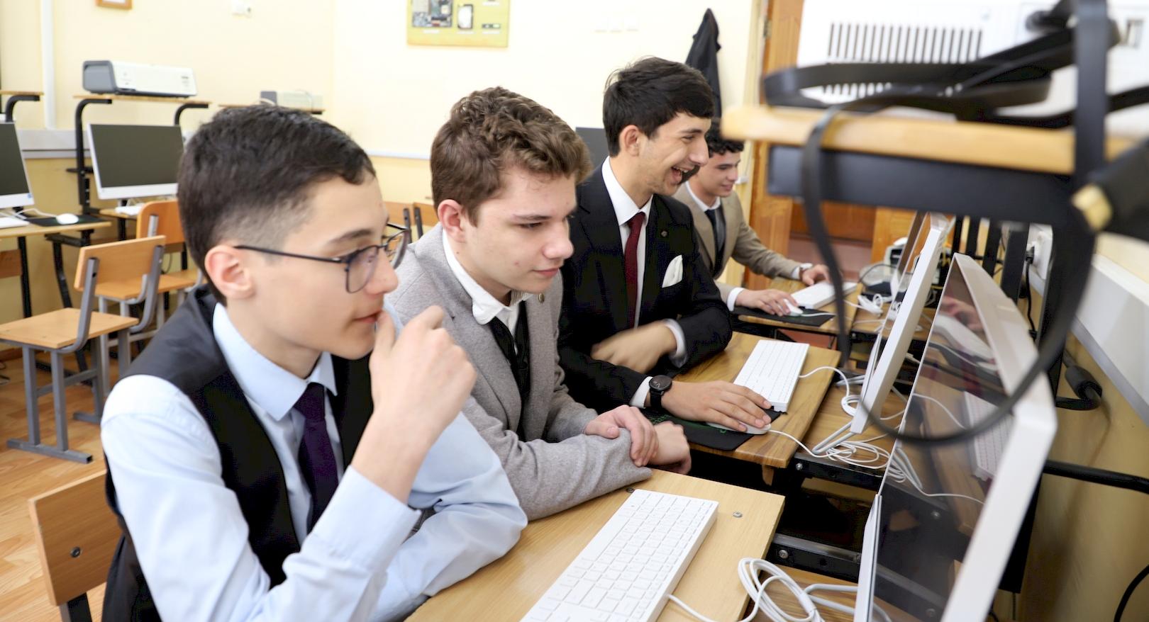 Учащиеся СОШ РТСУ в Кулябе приняли участие в международном квиз-турнире «Неизвестная война»