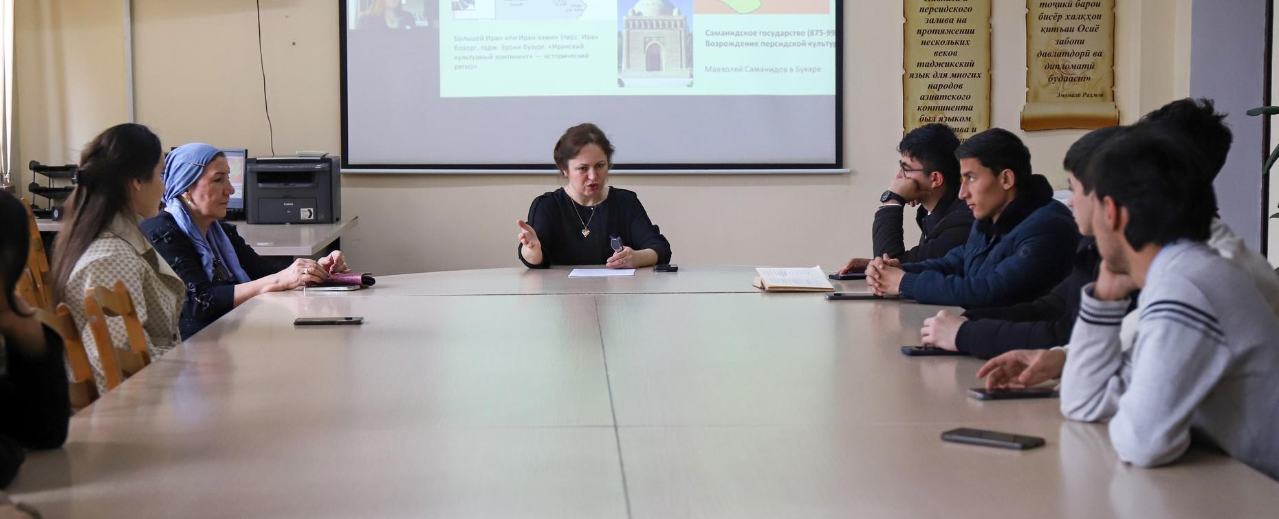 В РТСУ состоялся отборочный тур во внутривузовский этап конкурса чтецов «Шоҳномахонӣ»