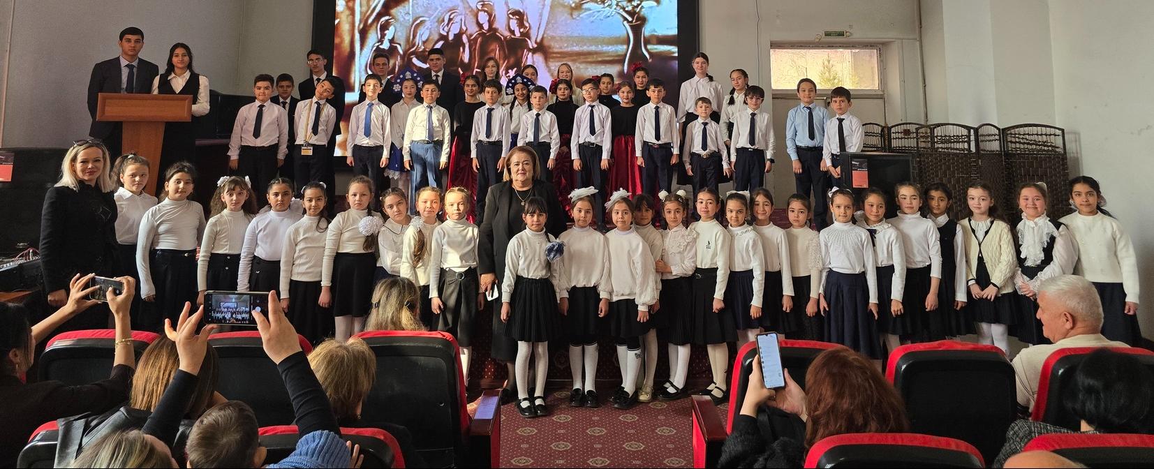 Праздничный концерт ко Дню матери прошёл в школе РТСУ в Душанбе