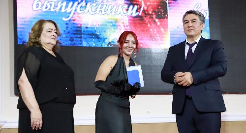 Торжественное вручение аттестатов выпускникам школы при РТСУ