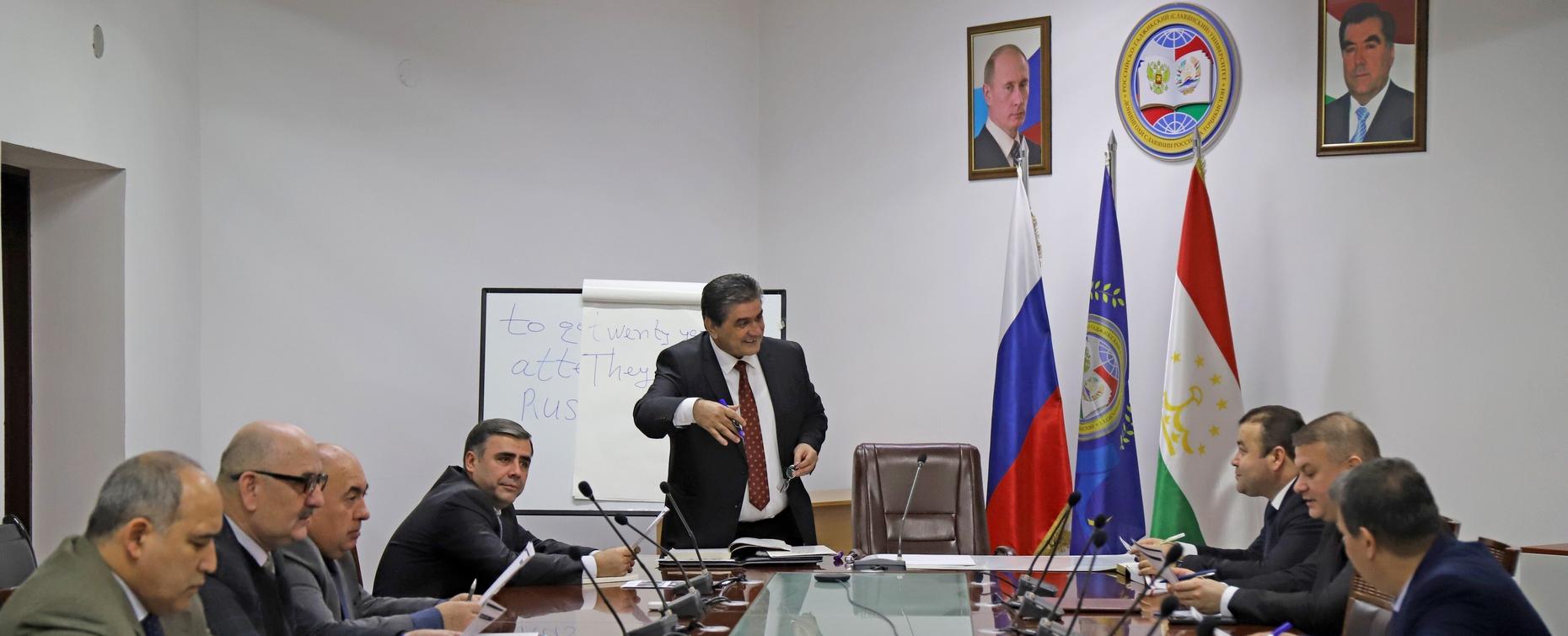 Руководители РТСУ осваивают основы повседневного английского общения