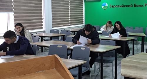 Интеллектуальные состязания экономистов: итоги внутривузовского тура по экономической теории