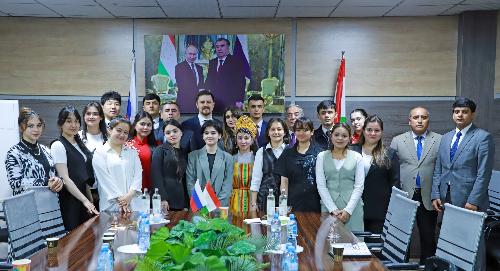 Диалог культур и дипломатии: встреча Клуба молодых дипломатов в РТСУ