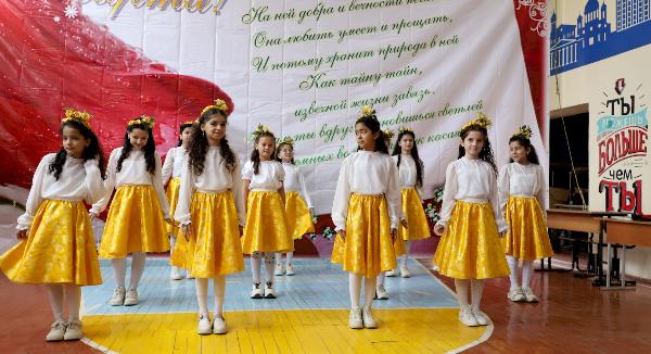 В Российско-таджикской СОШ в г. Куляб прошел концерт в честь 8 Марта