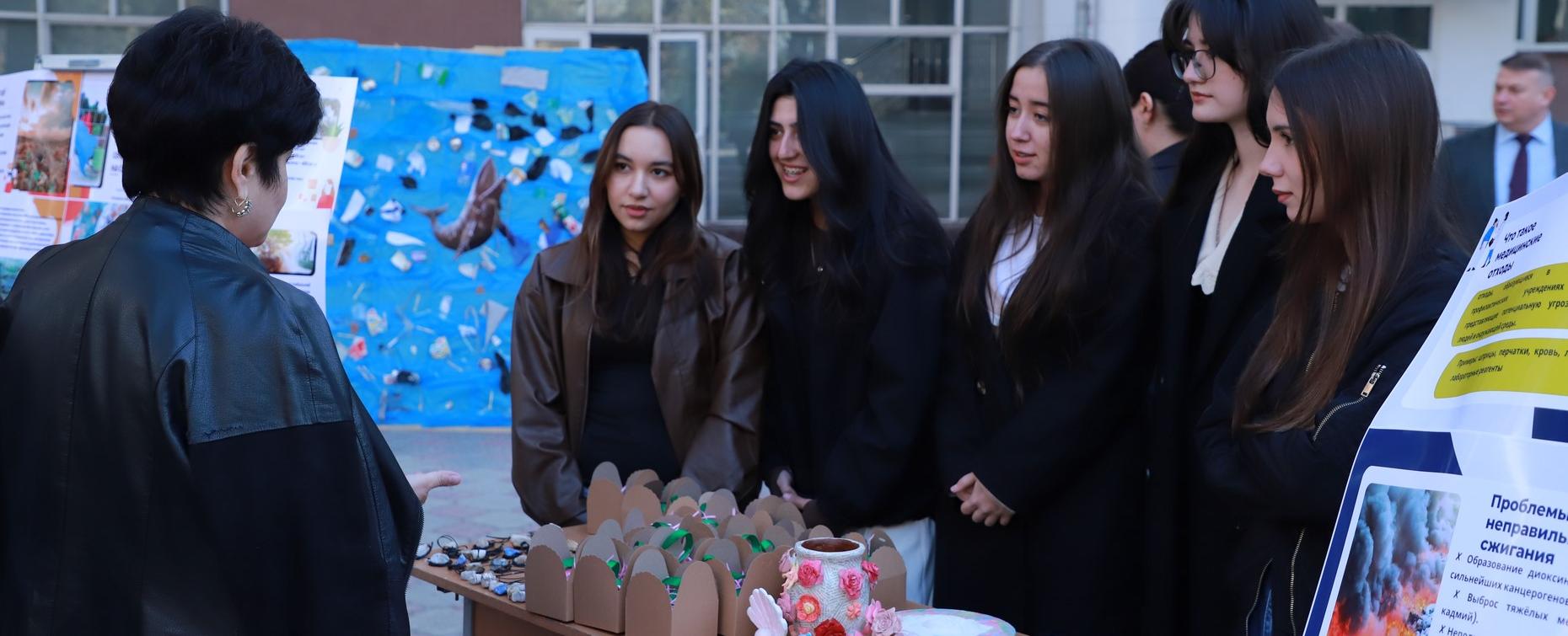 В РТСУ прошла эко-выставка «Подари вторую жизнь вещам»