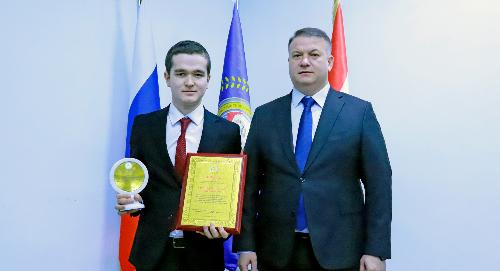Ректор РТСУ поздравил студента-призёра республиканского конкурса