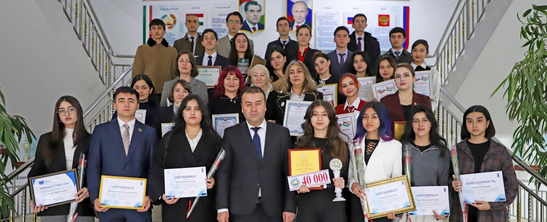 Россыпь наград в РТСУ: ректор поздравил студентов и преподавателей