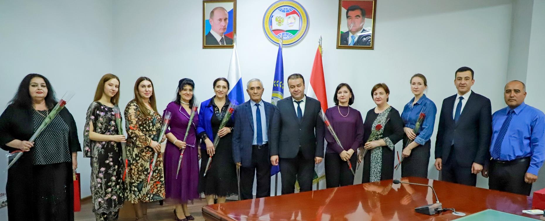 Ректорат поздравил женщин-коллег с 8 Марта – Днём матери