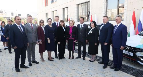 Директора школ при РТСУ получили автомобили российского производства