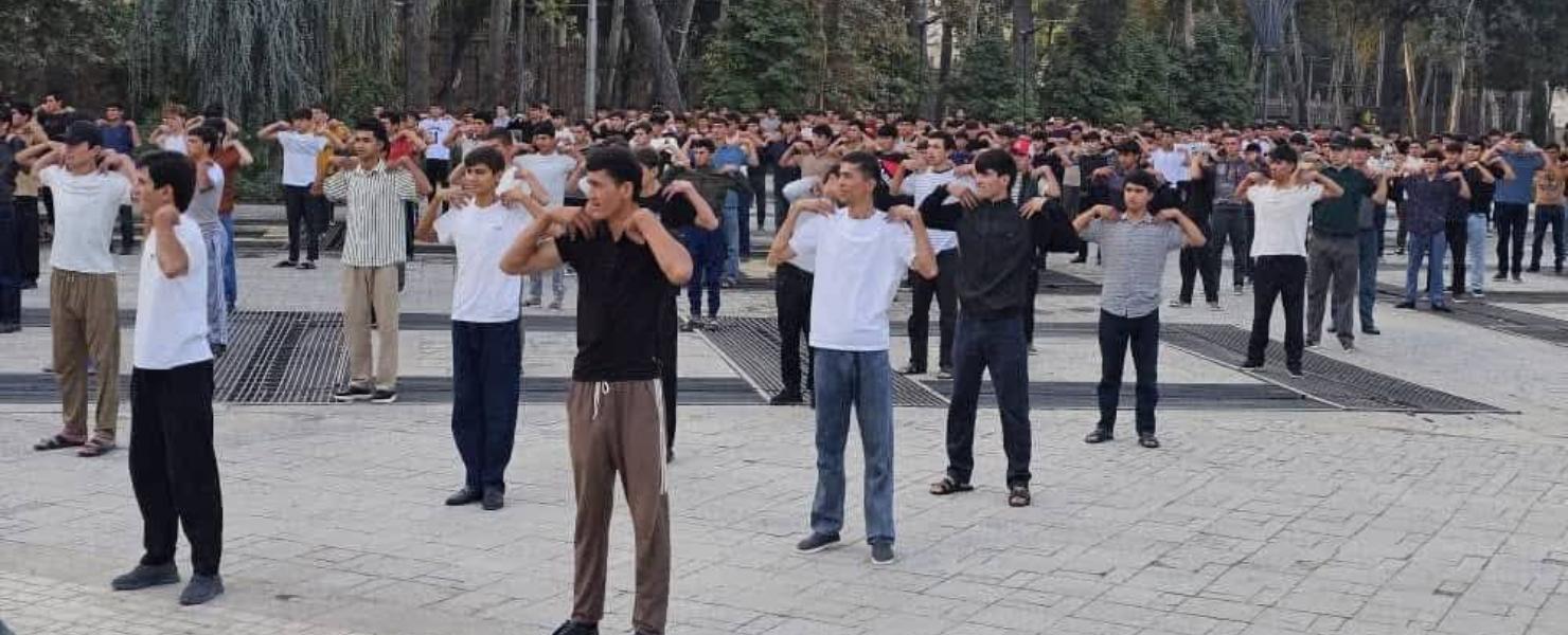 РТСУ поддерживает День спорта: зарядка в парке имени Ахмади Дониша