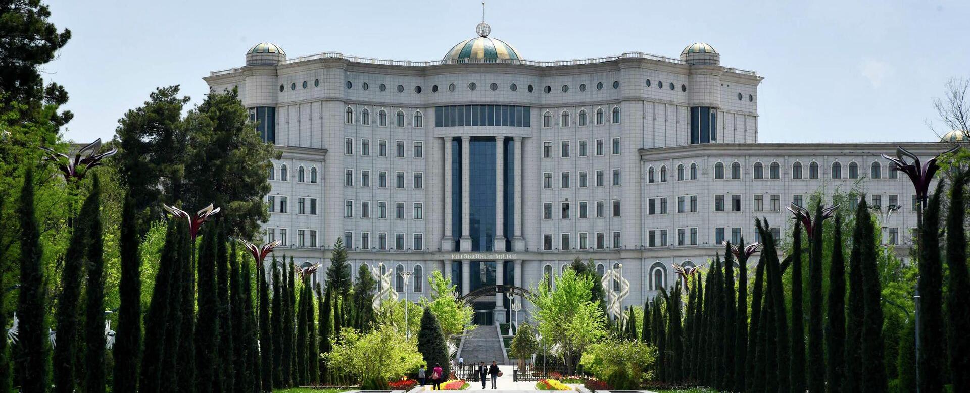 Студенты-историки РТСУ прошли библиографическую практику в Национальной библиотеке Таджикистана