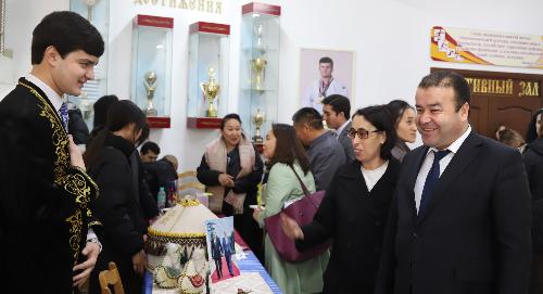 Новогодняя ярмарка культур в РТСУ объединила традиции и вкусы разных стран