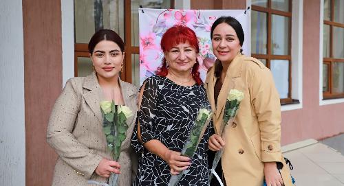 Женсовет РТСУ провел праздничную акцию в преддверии Дня матери