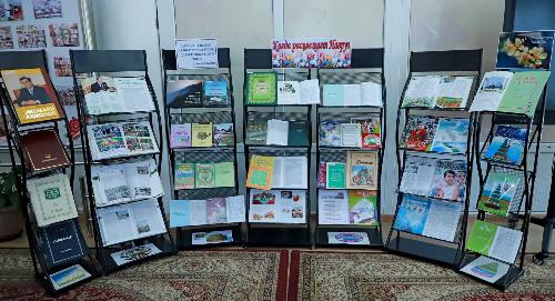 В РТСУ продолжается книжная выставка «Когда расцветает Навруз»