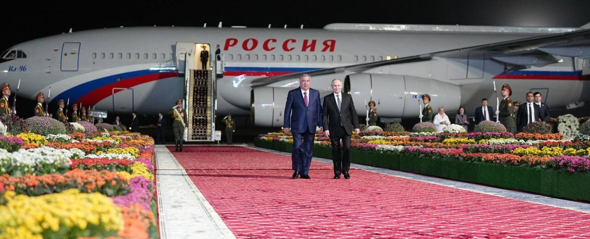 В Душанбе проходит государственный визит Владимира Путина и международные встречи на высшем уровне