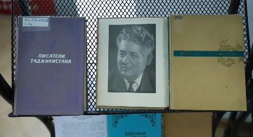 Книжная выставка к 114-летию со дня рождения Мирзо Турсунзаде