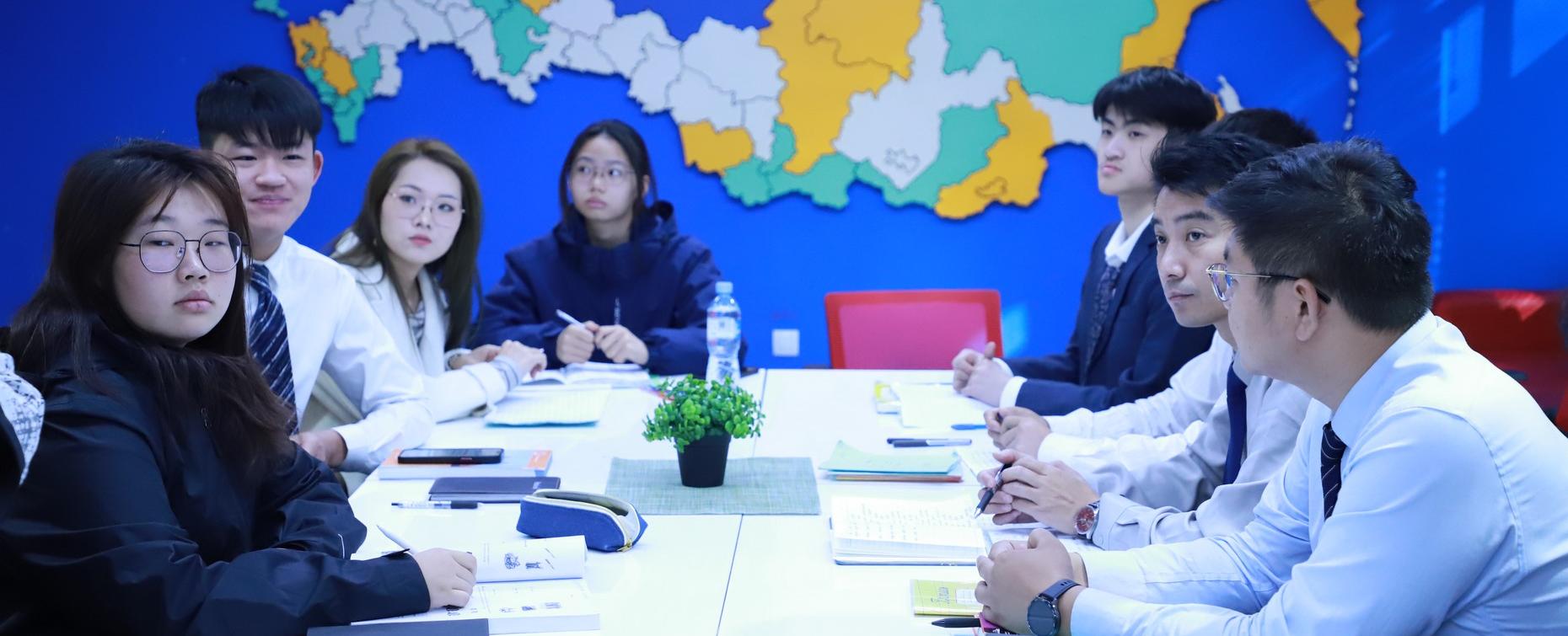 Ректор РТСУ обсудил обучение и адаптацию с иностранными слушателями курсов русского языка