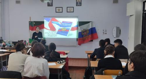 В школе РТСУ в Душанбе прошла конференция, посвящённая Дню Конституции России