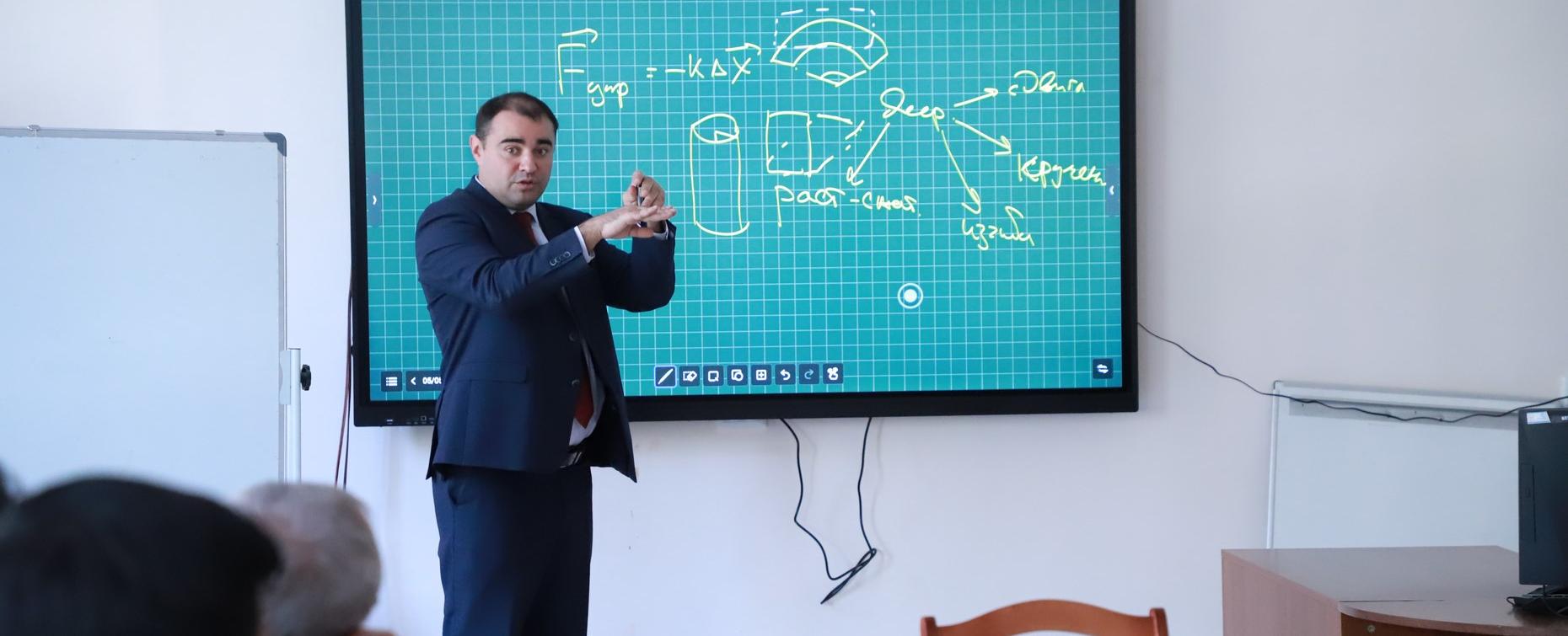 В РТСУ стартовали курсы повышения квалификации для учителей физики и информатики