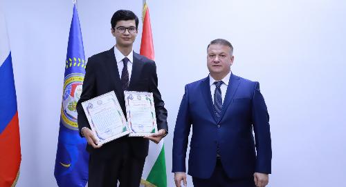 Ректор РТСУ поблагодарил студента ТНУ за помощь студентке университета