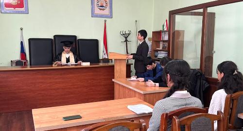 Школьники познакомились с юридическим факультетом РТСУ и приняли участие в имитационном судебном процессе