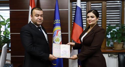 Ректор РТСУ поздравил преподавателя с присвоением учёной степени