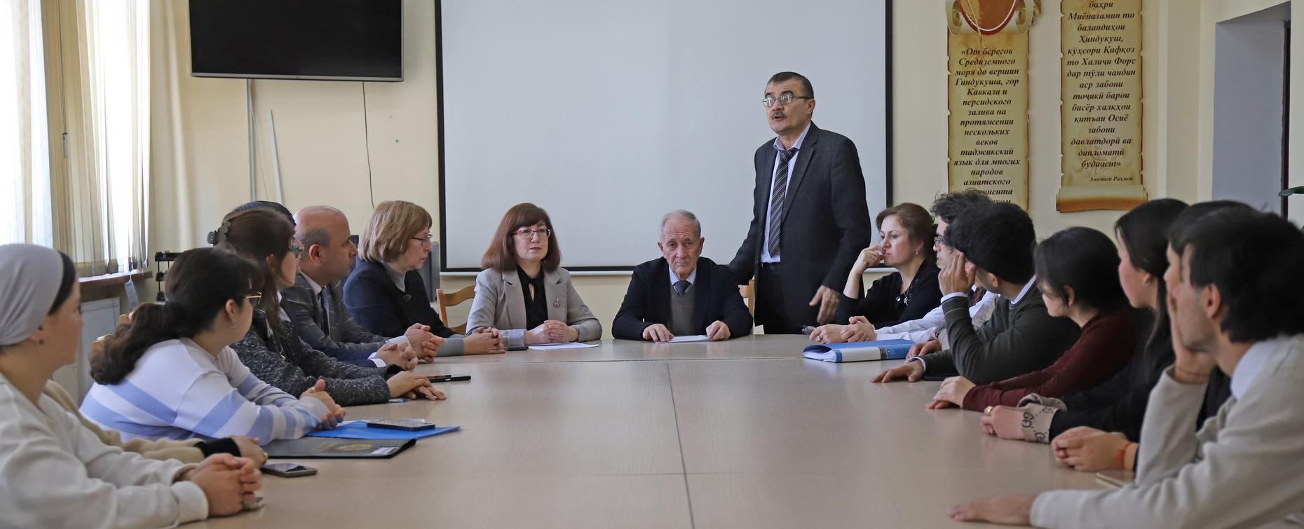 В РТСУ прошёл отборочный этап конкурса «Фурӯғи субҳи доноӣ китоб аст»